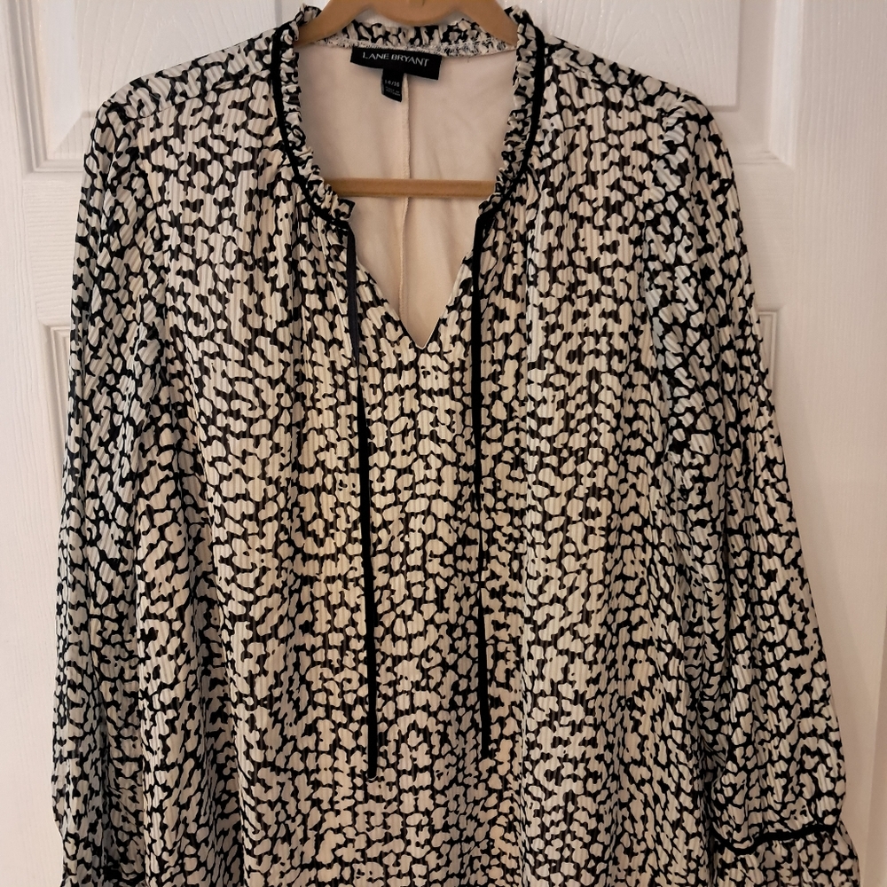 Women's Plus Size Lane Bryant Black and Cream Patterned Blouse | Size 14/16